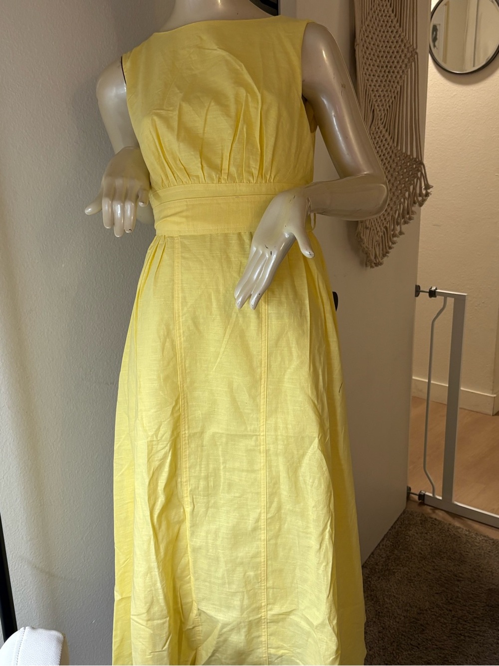 Sleeveless Linen Yellow Maxi Dress with Defined Waist